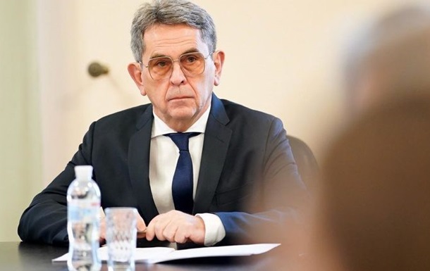 Глава Минздрава призвал закрыть ТРЦ