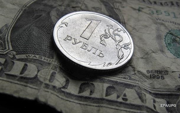 Российский рубль рухнул после падения цен на нефть
