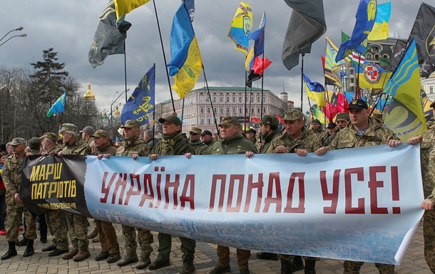 В Киеве прошел марш ветеранов ко Дню добровольцаЭксклюзив
