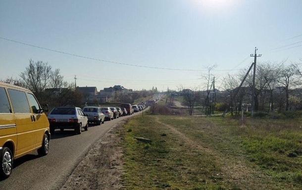 В Херсоне на карантинных постах возникли заторы