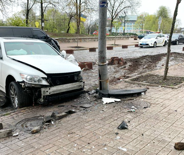 В Киеве задержали сотрудника Кабмина, бравшего десятки тысяч долларов за трудоустройство на госслужбу (фото)