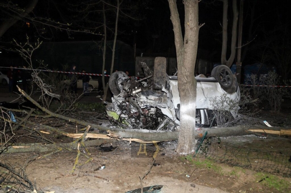 ДТП с переворотом в Одессе: авто превратилось в груду металлолома