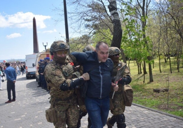 Стычки с полицией продолжаются: что происходит на Аллее Славы в Одессе (обновлено)