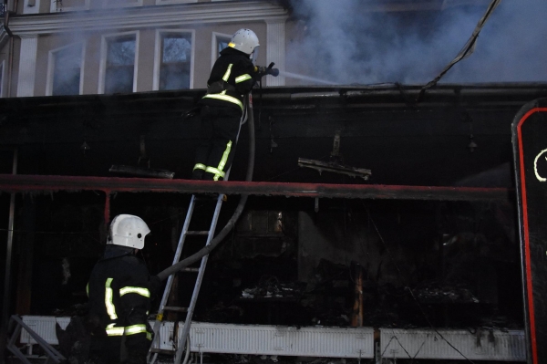 В центре Одессы горит ресторан. Видео, обновлено