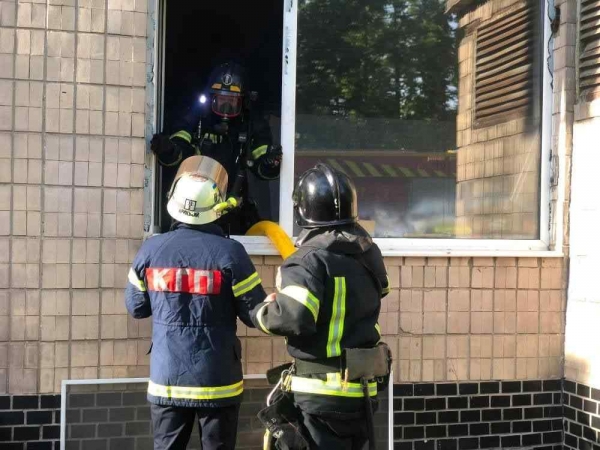 В 10-й больнице в Одессе произошел пожар: из здания эвакуировали 36 человек. Фото