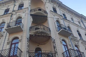 После реставрации: с памятника архитектуры в Одессе отвалился карниз