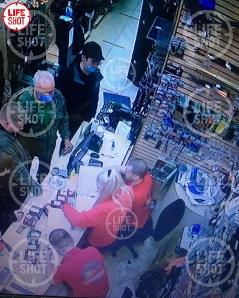 Стрілянина в Росії: з'явилося відео покупки студентом рушниці перед бійнею в школі