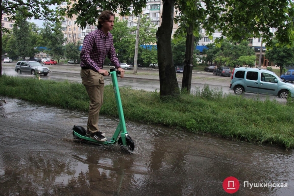 Гром, молнии и ливень: как на Одессу обрушилась непогода. Фоторепортаж