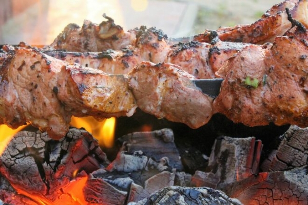 
Сезон шашлыков: в каких городах мясо на мангале дороже всего
