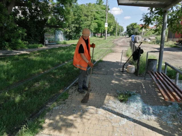 В Одессе второй раз за месяц разбили одну и ту же остановку. Фото