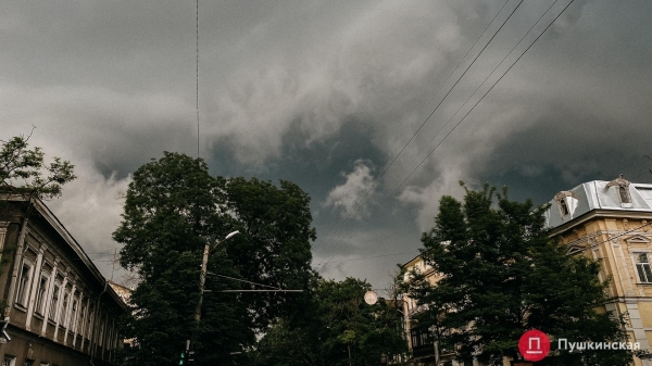 Гром, молнии и ливень: как на Одессу обрушилась непогода. Фоторепортаж