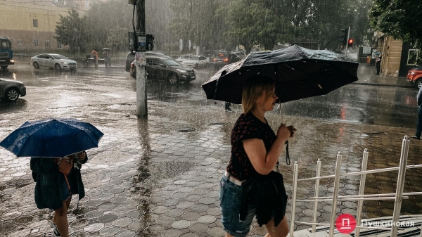 Гром, молнии и ливень: как на Одессу обрушилась непогода. Фоторепортаж