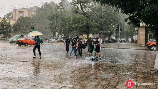 Гром, молнии и ливень: как на Одессу обрушилась непогода. Фоторепортаж