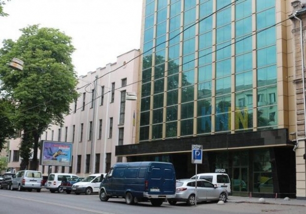 Одесситов просят снять рекламу и иллюминацию на одной из улиц: в чем дело