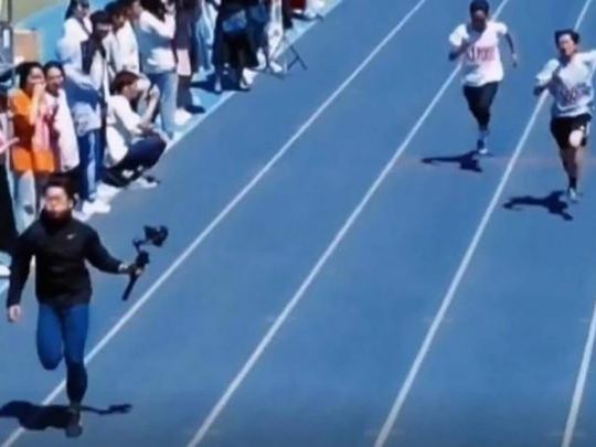 Оператор із камерою обігнав спринтерів на стометрівці: відео забігу «підірвало» мережу