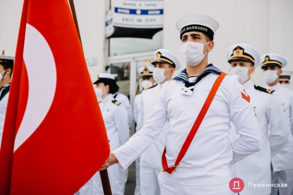 Полный порт «смертельной красоты», Зеленский и самолёты: как на Одесском морвокзале день ВМС отмечали