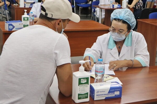 На выходных прививку от COVID-19 сделали рекордное количество одесситов: какую вакцину выбирали