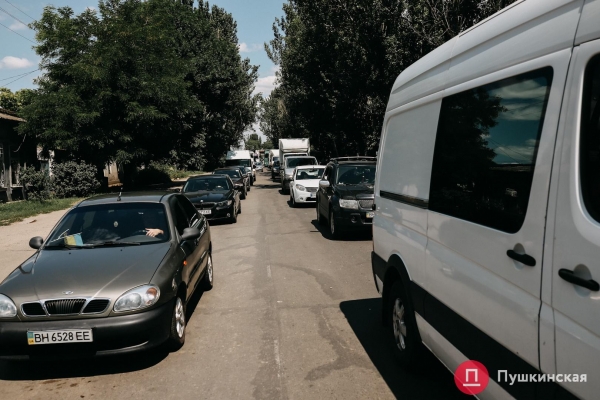 Большая сушка и большая уборка: как Пересыпь приходит в себя после удара стихи. Фоторепортаж