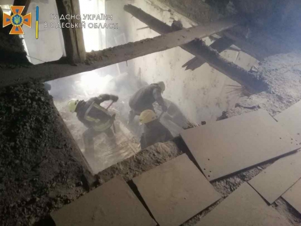 В жилом доме на Молдаванке обрушился потолок в квартире: погибла пожилая хозяйка. Фото