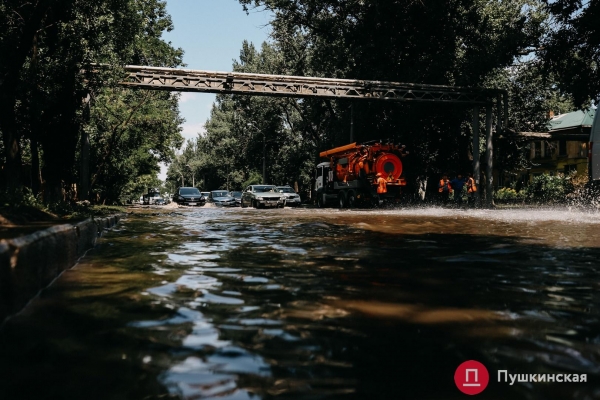 Большая сушка и большая уборка: как Пересыпь приходит в себя после удара стихи. Фоторепортаж
