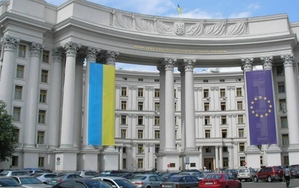 Ле Дриан объяснил Кулебе инициативу саммита с РФ