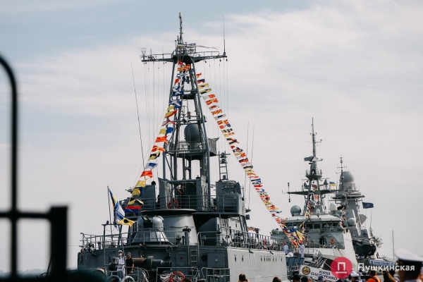 Полный порт «смертельной красоты», Зеленский и самолёты: как на Одесском морвокзале день ВМС отмечали