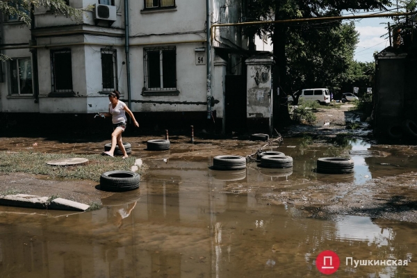 Большая сушка и большая уборка: как Пересыпь приходит в себя после удара стихи. Фоторепортаж