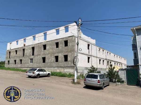 Группа лиц незаконно завладела землей в пригороде Одессы стоимостью более 12 миллионов. Фото
