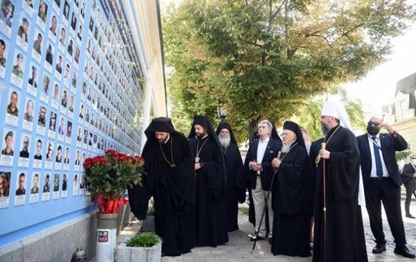Итоги 21.08: Варфоломей в Киеве и рейс из КабулаСюжет