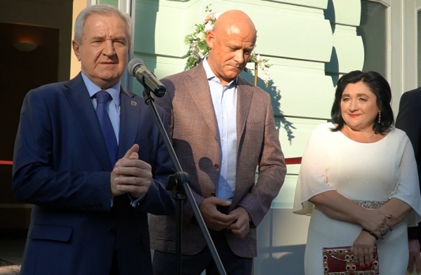 Гриневецкий и Труханов открыли Украинский театр после большого ремонта 
