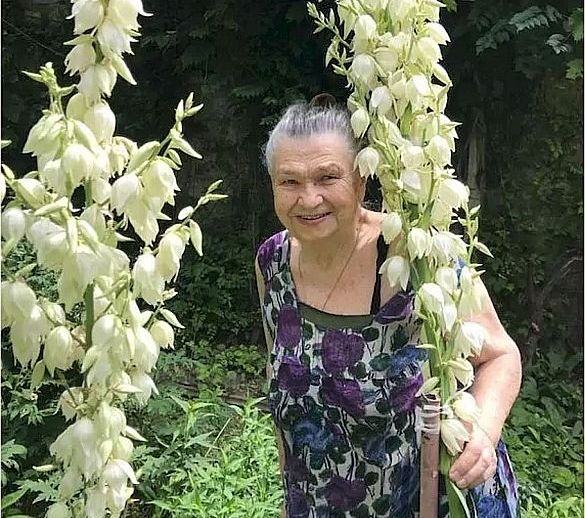 «Мир прекрасен»: 90-летняя одесситка показала свои вышитые картины