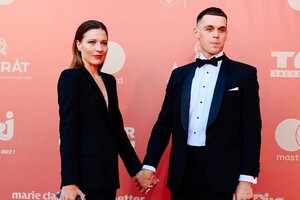 Иностранные звезды и роскошные наряды: как прошло открытие Одесского кинофестиваля