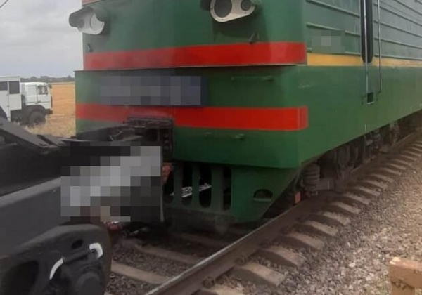 Хотел покончить с собой: под Одессой молодой мужчина бросился под поезд 