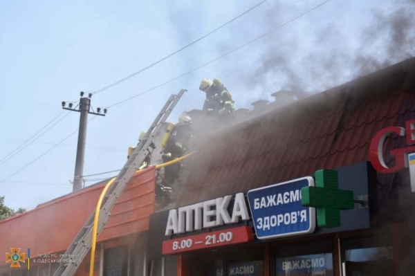 На Таирова горели три магазина 