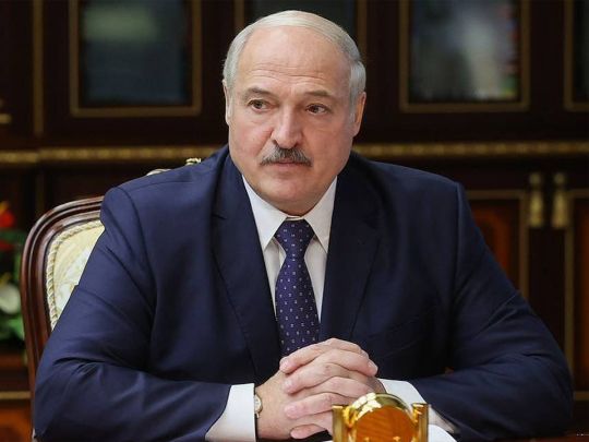 Лукашенко заявив, що легко зміг би «поставити Україну на коліна»