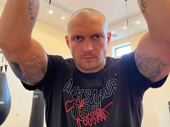 Усик перед боєм із Джошуа купив за мільйони позашляховик