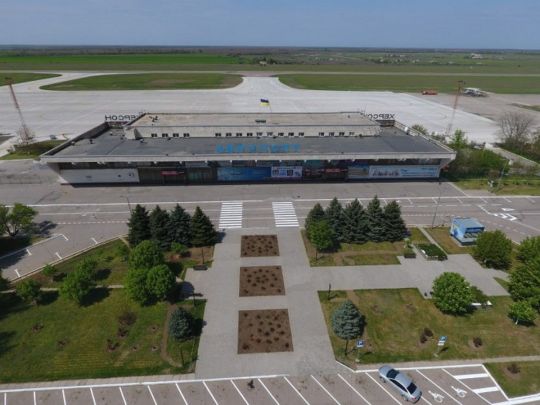 «Велике будівництво»: реконструкцію злітно-посадкової смуги в аеропорту Херсон проведе «Автомагістраль-Південь»