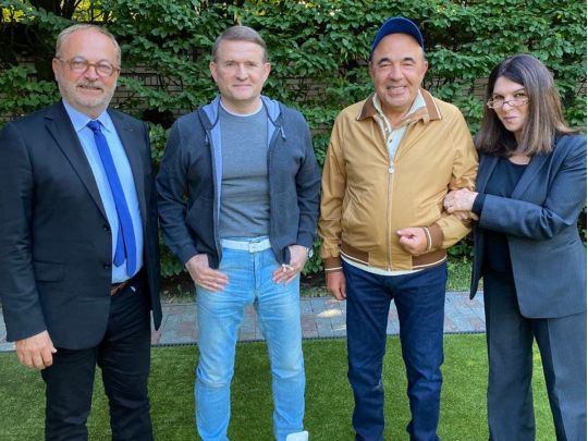 Французькі сенатори відвідали Медведчука, який знаходиться під домашнім арештом