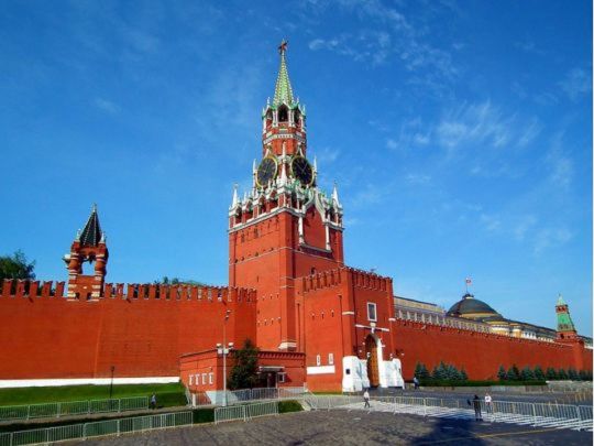 Крим не обговорюємо: в Кремлі заявили, що Путін готовий до зустрічі із Зеленським