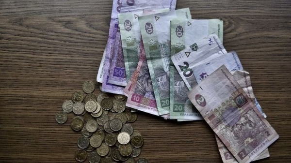 Рада увеличила сумму переводов без финмониторинга на 1 гривну