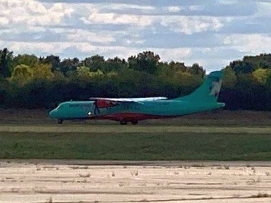 У полтавському аеропорту депутатів від ОПЗЖ не випустили з літака: в ЗМІ назвали причину
