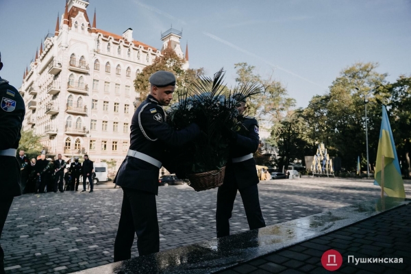 В Одессе почтили памятников защитников Украины. Фоторепортаж