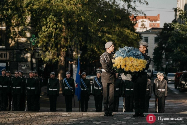 В Одессе почтили памятников защитников Украины. Фоторепортаж