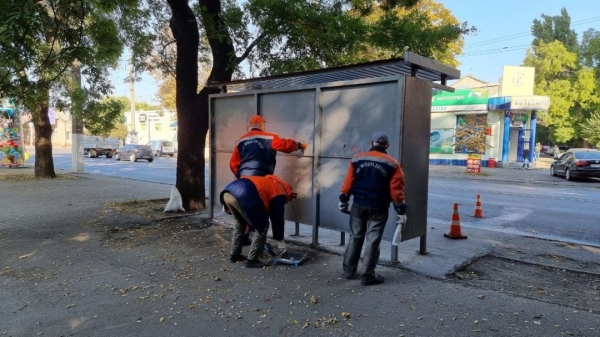 Вандалы изуродовали сотню одесских остановок за год 