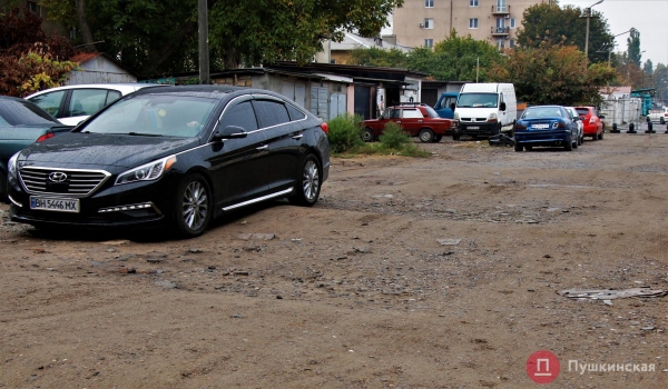 Небольшой, но раздолбанный участок улицы в Одессе приведут в порядок за 6,5 миллионов