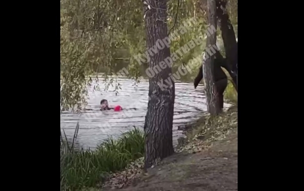В Киеве мужчина спас упавшую в воду девочку 