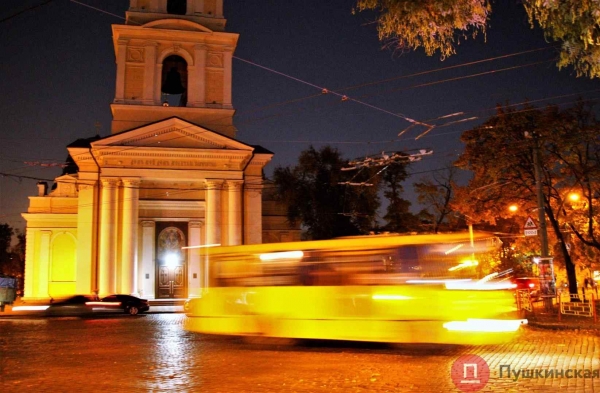 Внимание на знаки: у Соборной площади в Одессе изменили схему движения