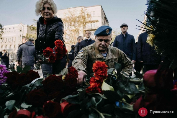 В Одессе почтили памятников защитников Украины. Фоторепортаж
