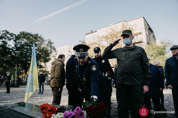 В Одессе почтили памятников защитников Украины. Фоторепортаж
