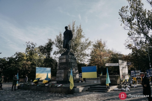 В Одессе почтили памятников защитников Украины. Фоторепортаж